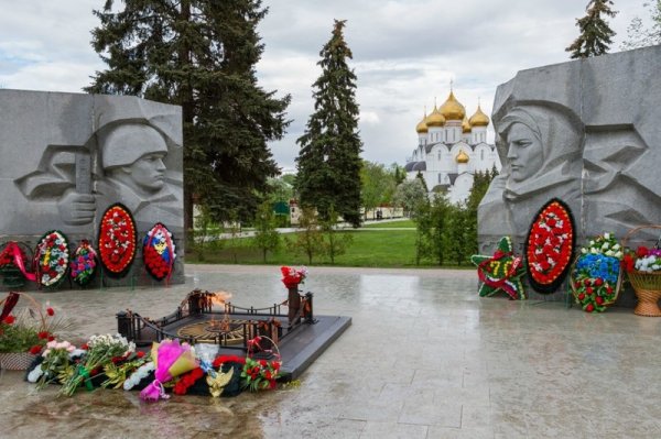 Памятник монумент вечный огонь в Ярославле