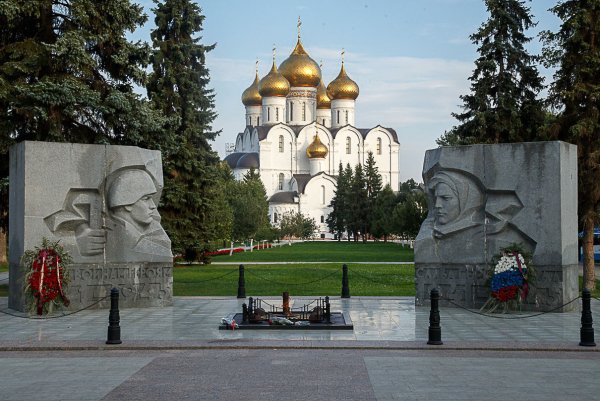 Монумент вечный огонь в Ярославле