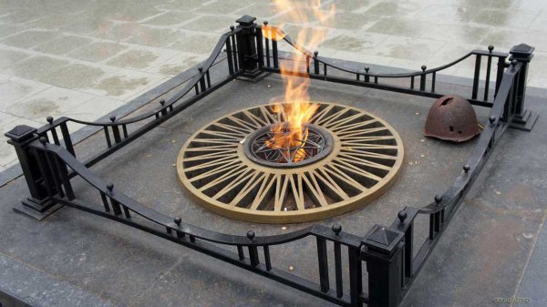 Монумент вечный огонь в Ярославле