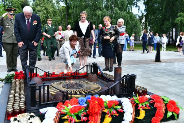 Возложение цветов