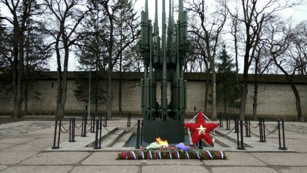 Памятник вечный огонь Псков