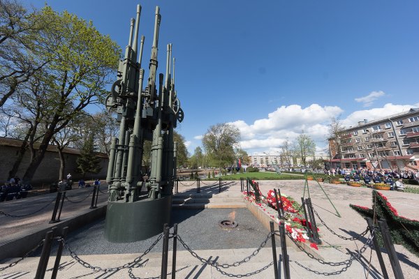 Псков памятник на площади Победы