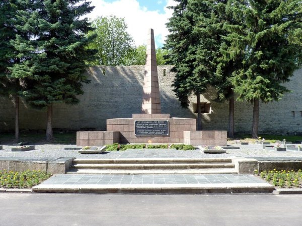 Памятник вечный огонь Псков