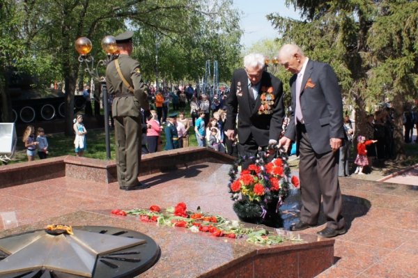 Ветераны у вечного огня