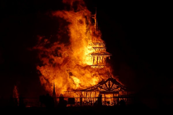 Церковь в огне