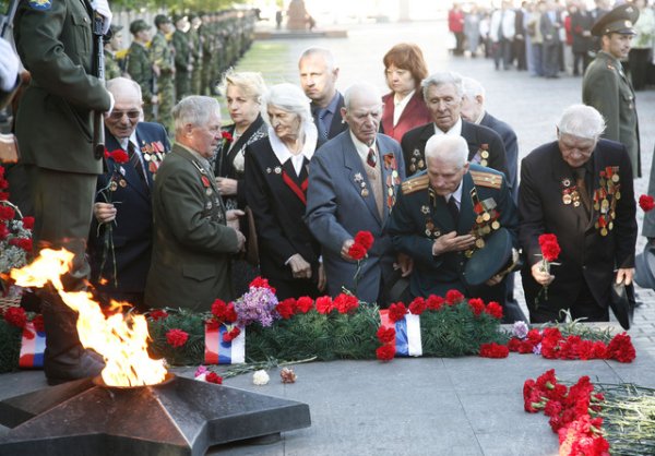 Ветераны ВОВ У вечного огня