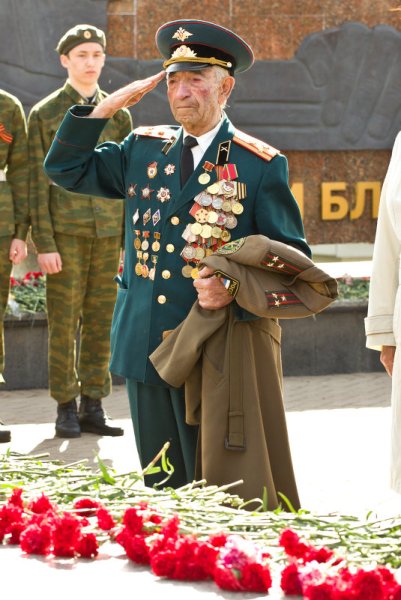 Ветераны у вечного огня