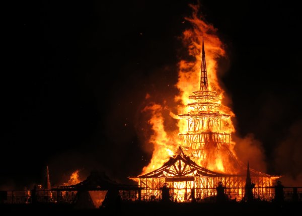 Горящий храм