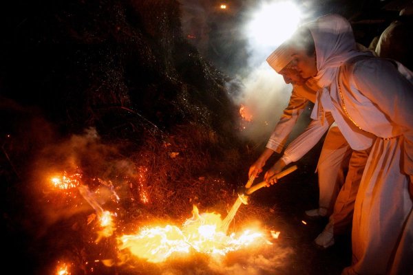 ОГНЕПОКЛОННИКИ зороастрийцы