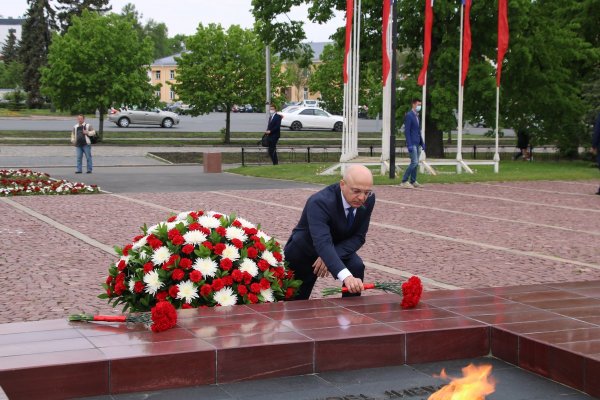 Парк Онежского тракторного завода Петрозаводск вечный огонь