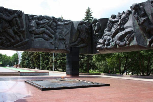 Мемориальный комплекс бульвар героев Новокузнецк