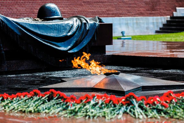 Неизвестный солдат у кремлевской стены