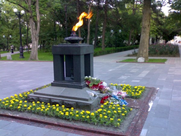 Вечный огонь площадь героев Новороссийск