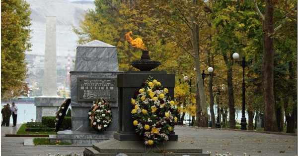 Памятник огонь вечной славы Новороссийск