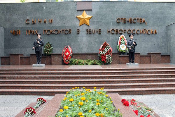 Памятник вечный огонь в Новороссийске