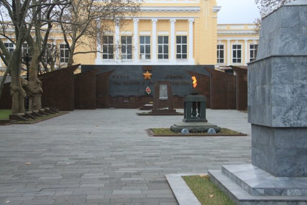 Вечный огонь площадь героев Новороссийск