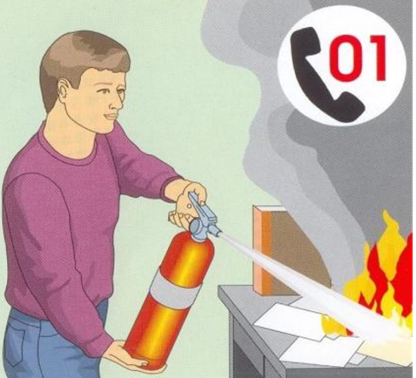 Человек тушит пожар огнетушителем