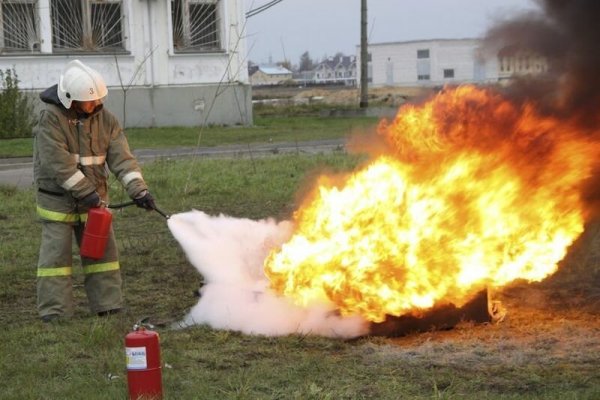Тушение пожара огнетушителем