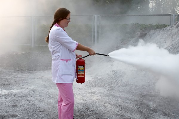 Тушение пожара огнетушителем