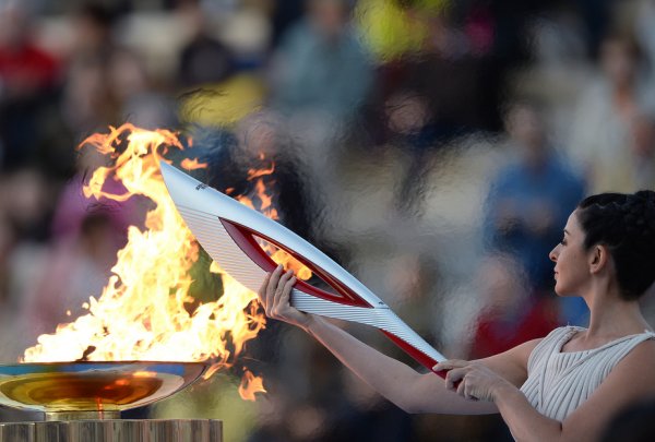 Зажжение олимпийского огня