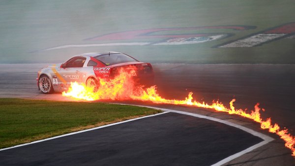 Машина с горящими колесами