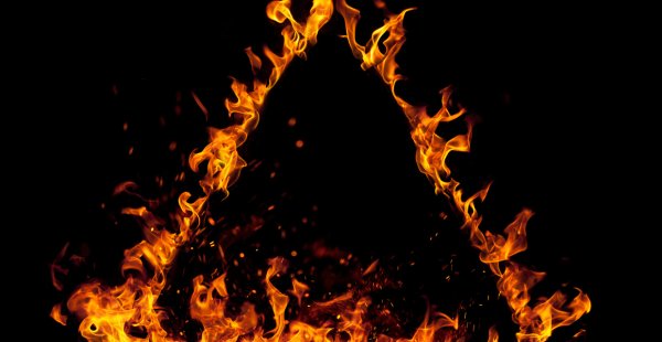 Горящий треугольник