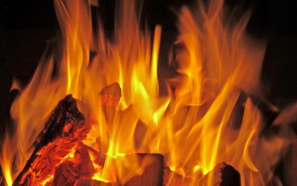 Огонь горит