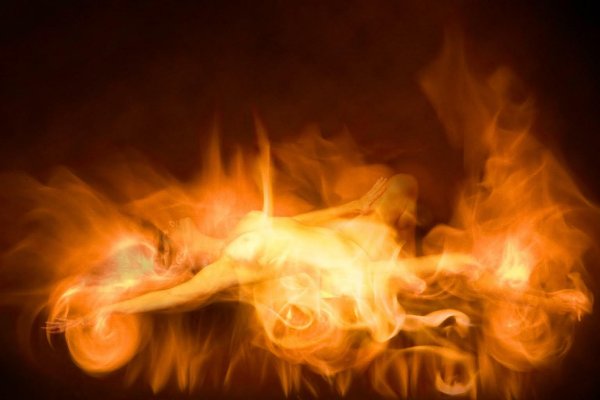 Пламя горит