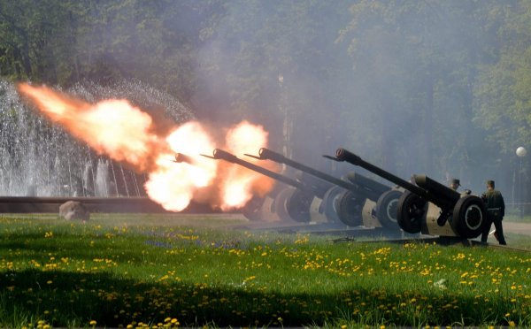 Артиллерия залп 2а65