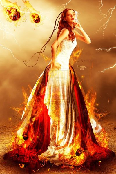 Девушка в огненном платье