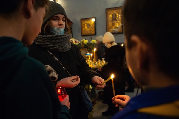 Свет Вифлеемского огня