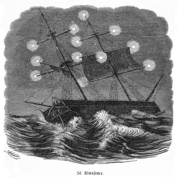 Огни Святого Эльма на корабле