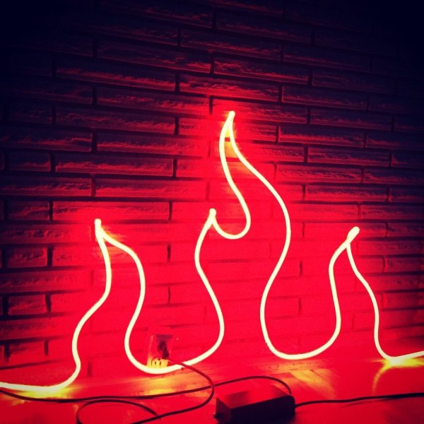Неоновая вывеска огонь
