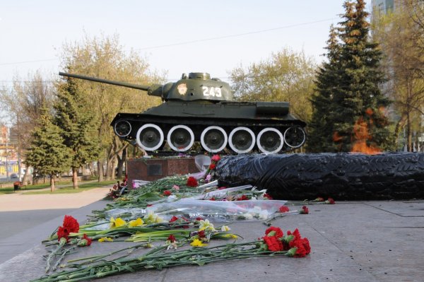 Памятник Уральскому добровольческому корпусу т 34 Пермь