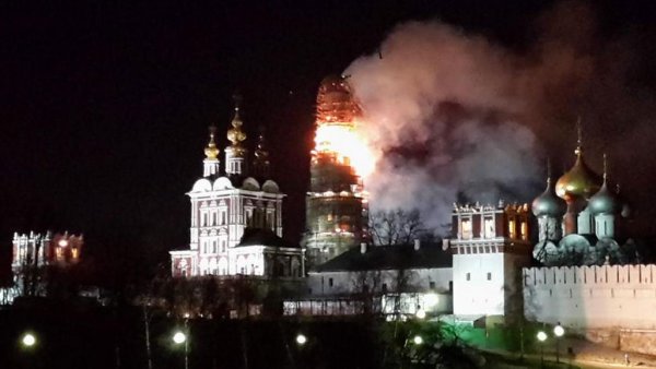 Новодевичий монастырь в огне