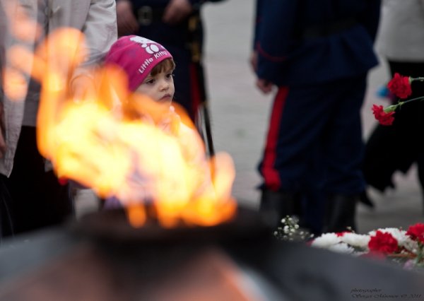 Молодежь у вечного огня