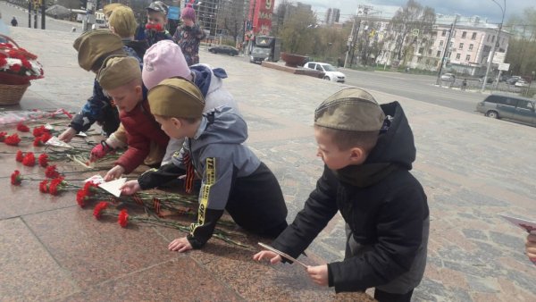 Аппликация возложение цветов к Вечному огню в детском саду