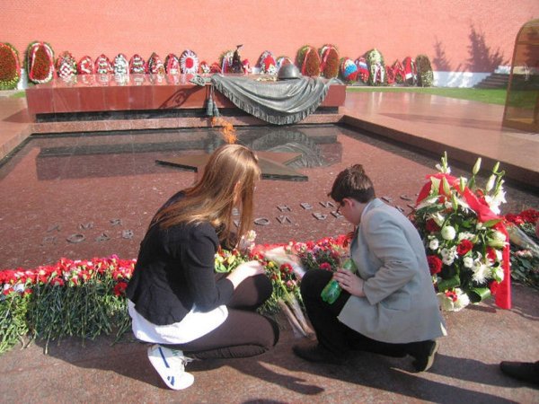 Цветы на памятник