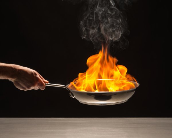 Сковорода на огне