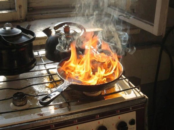 Горящая газовая плита