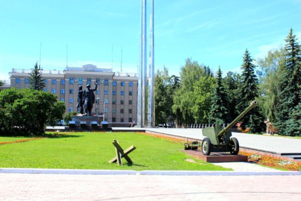 Мемориальный комплекс три штыка Тула