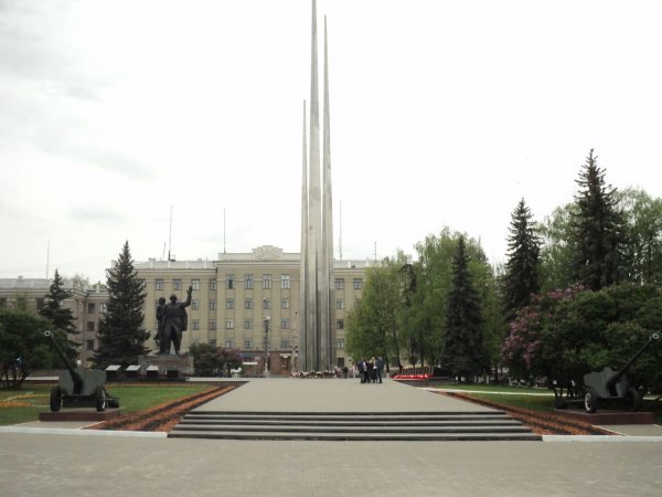 Мемориальный комплекс три штыка Тула