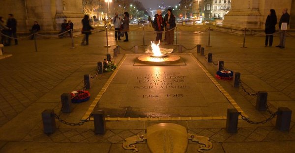 Могила неизвестного солдата Париж Франция