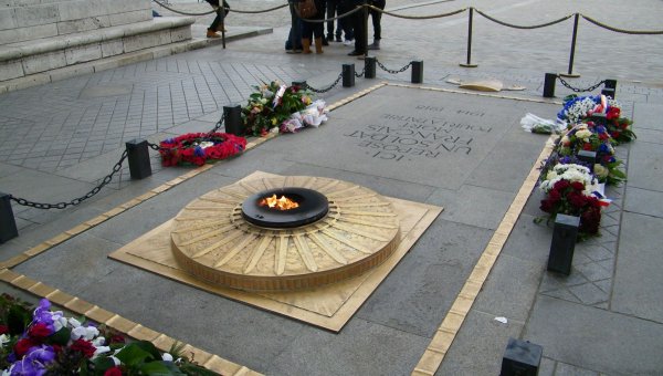 Триумфальная арка могила неизвестного солдата