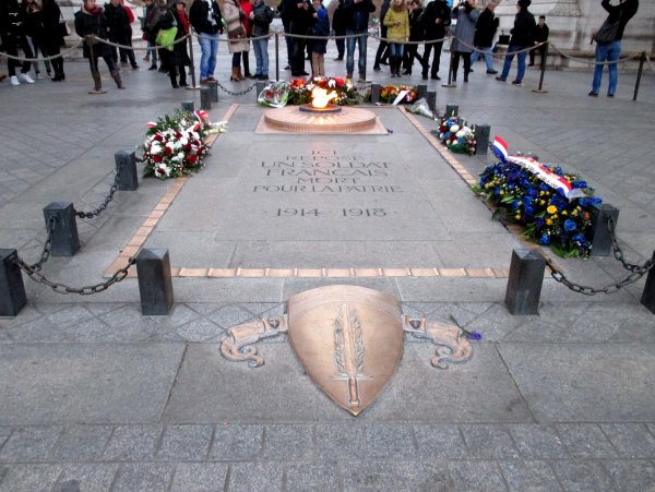 Могила неизвестного солдата в Париже