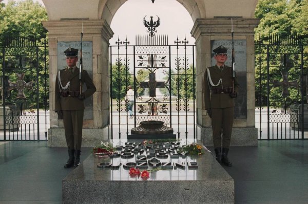 Могила неизвестного солдата (Варшава)