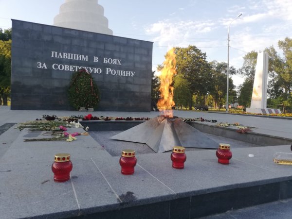 Памятник около вечного огня Раменское