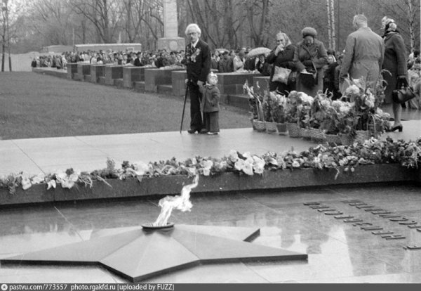 Могила неизвестного солдата Москва