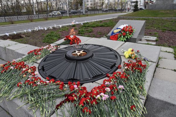 Вечный огонь Екатеринбург площадь Коммунаров
