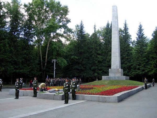 Площадь вечный огонь Екатеринбург